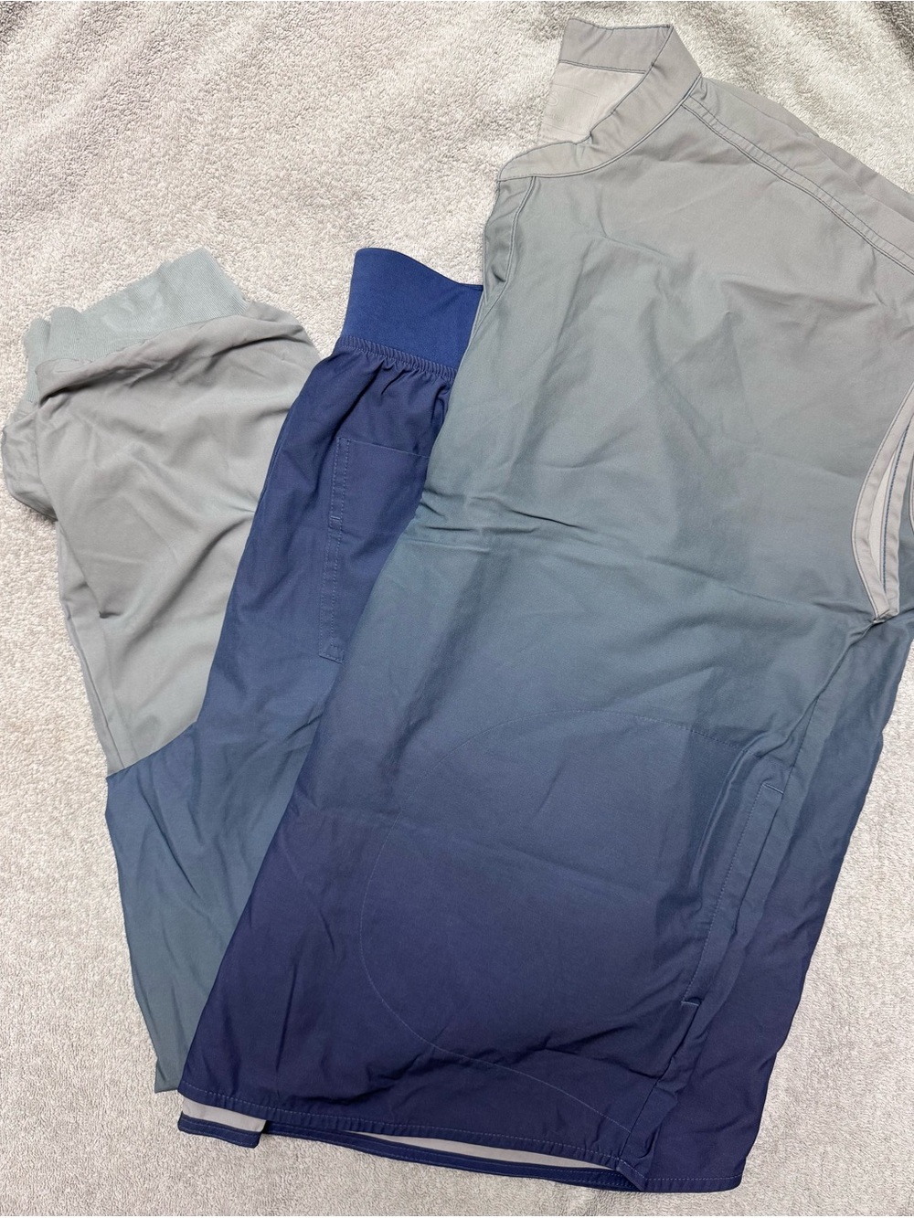 FIGS Limited Edition FREEx Lined Ombre Horizon Scrub Set - Women’s Size Large